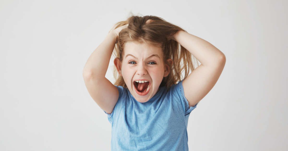 Dziecko bije i się śmieje – co z tym zrobić?