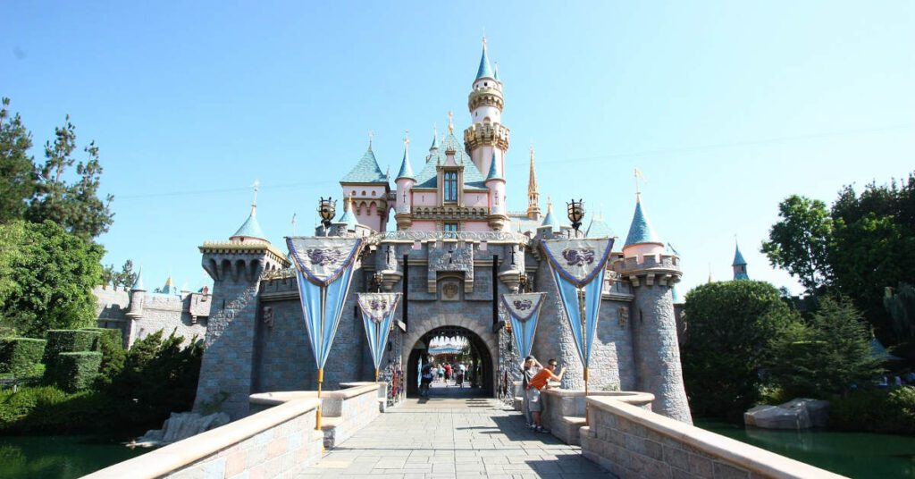 Ile kosztują bilety do Disneylandu?