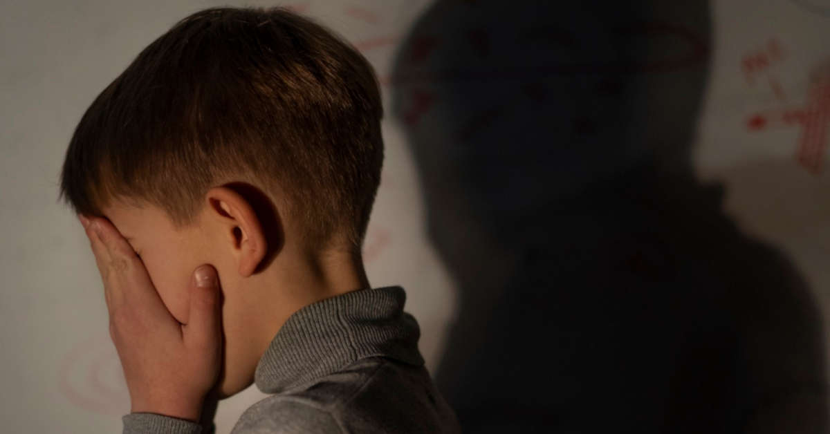 Co robić, gdy dziecko boi się ciemności? Porady dla rodziców