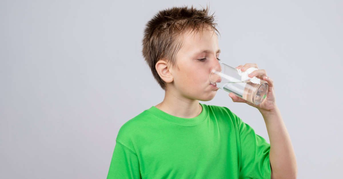 Czy dziecko może pić wodę gazowaną?