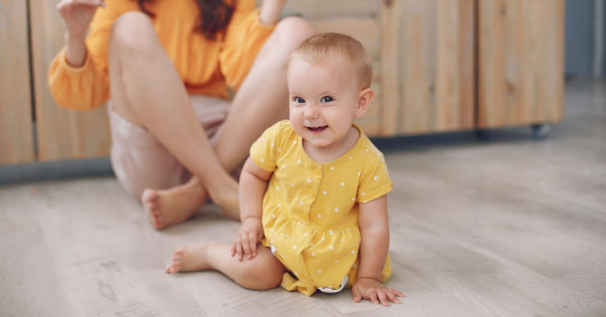 Kiedy niemowlę zaczyna siadać?