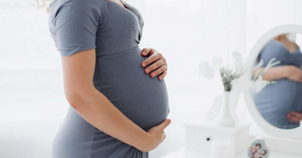 32 tydzień ciąży – jak zmienia się dziecko?