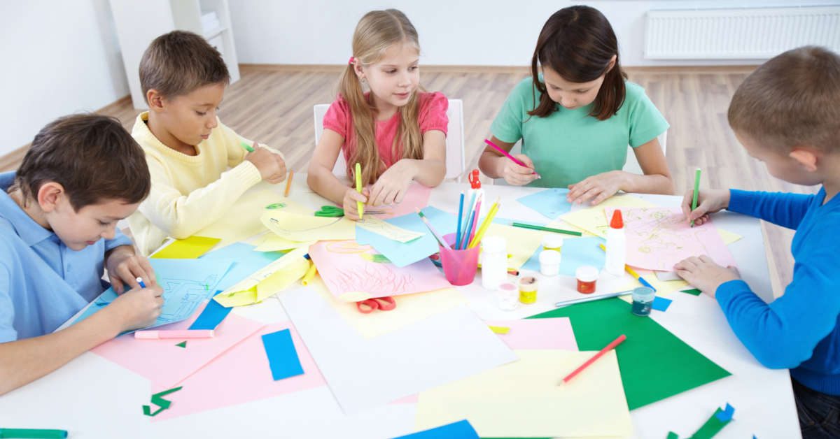 Gry na kartce dla dzieci – jak umilić czas w domu?