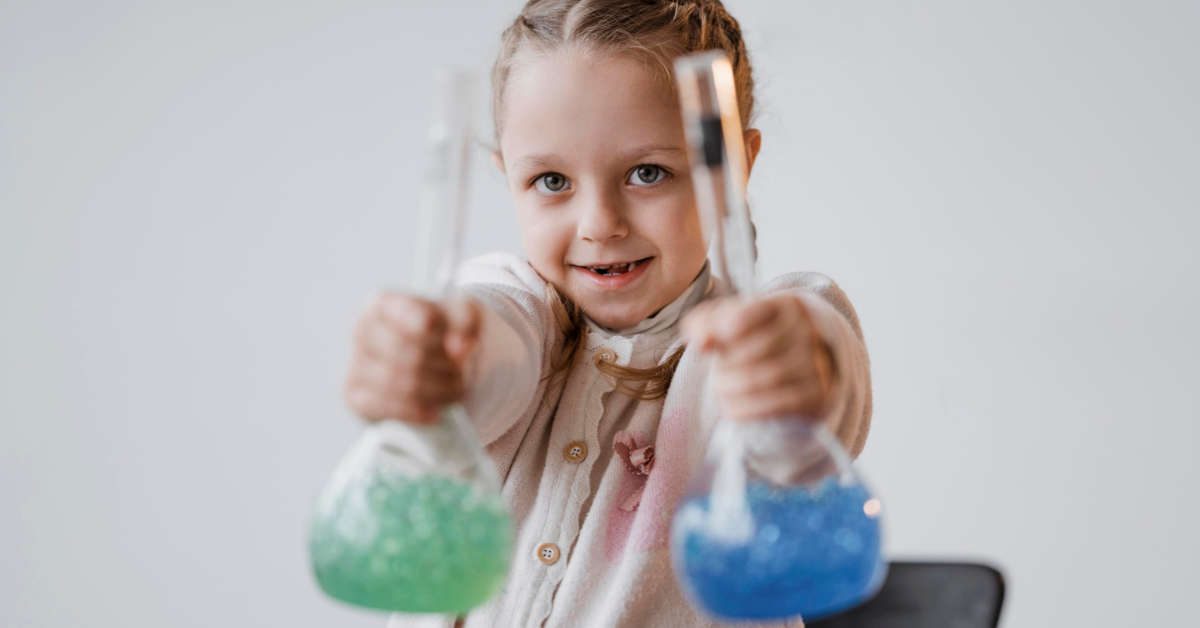 Domowe eksperymenty dla dzieci – jak rozwijać wiedzę?