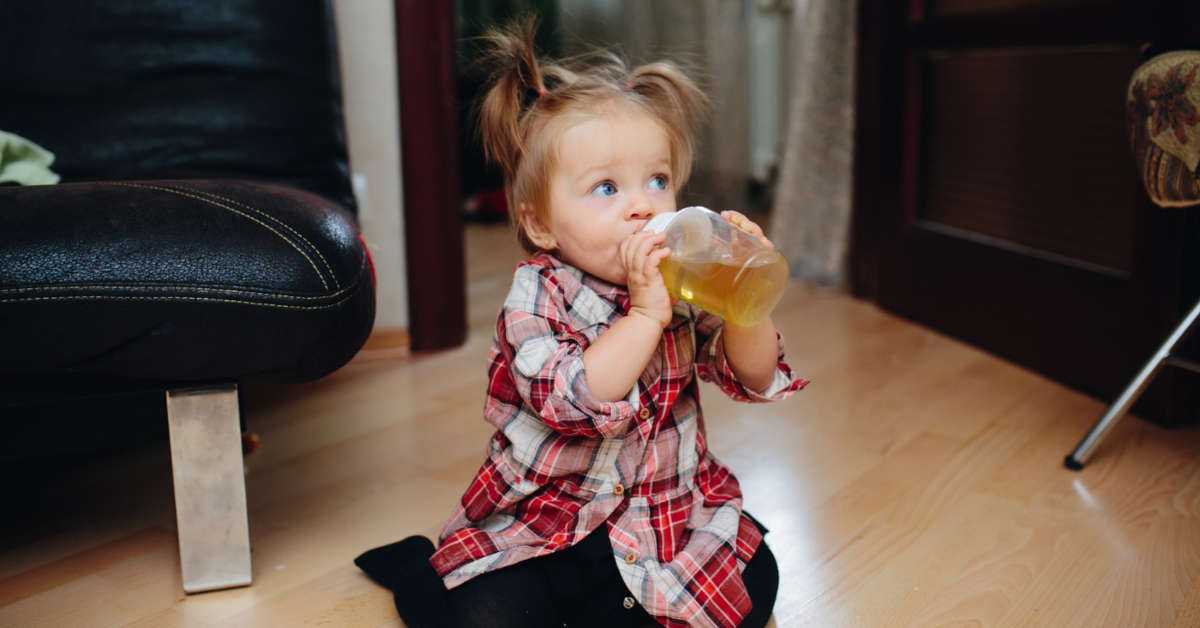 Rumianek dla niemowlaka – kiedy i jak podawać?