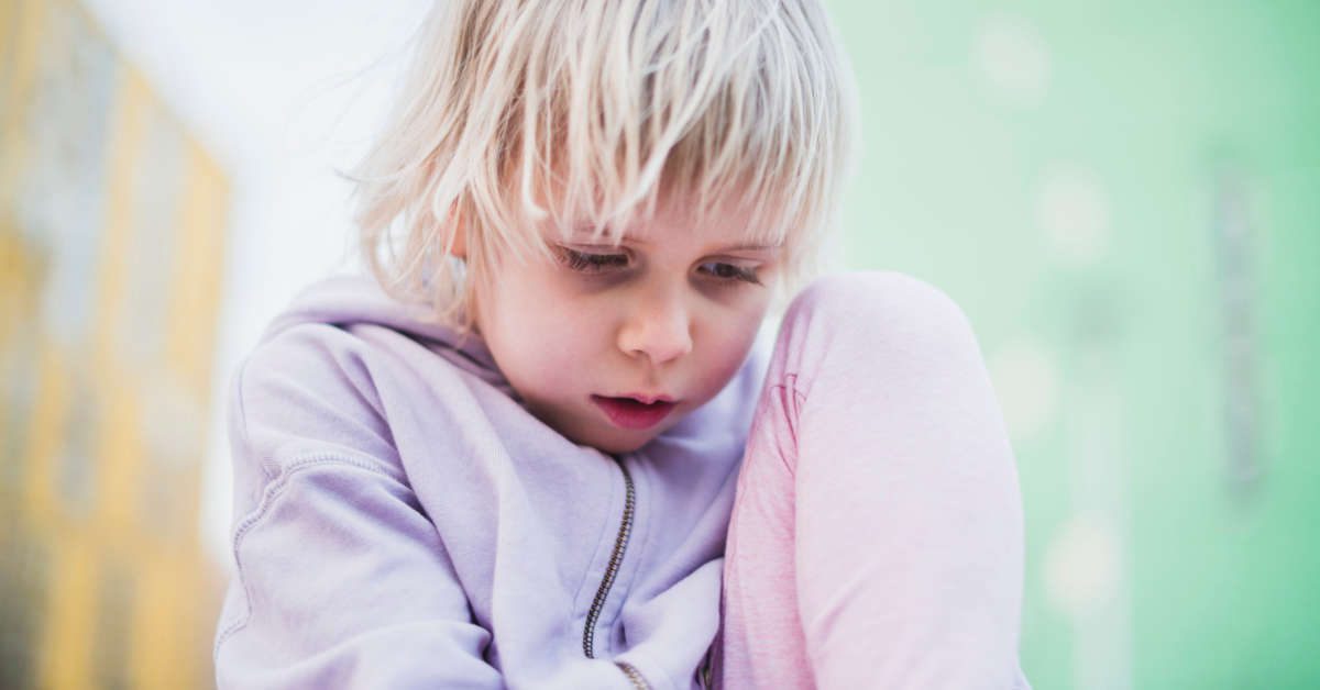 Natrętne chrząkanie u dziecka – przyczyny, objawy, leczenie