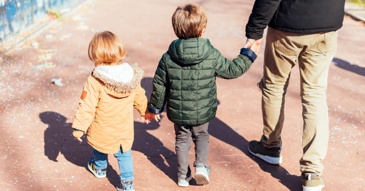 Jak ubrać dziecko na spacer zależnie od temperatury?