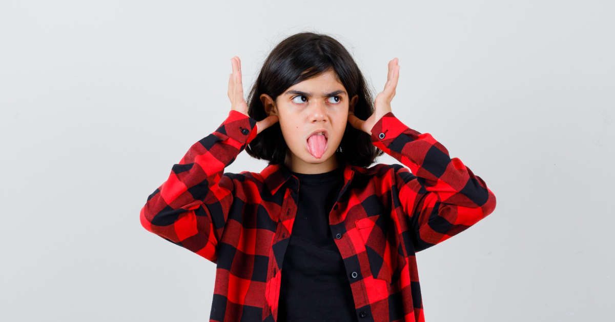 Dlaczego dziecko błaznuje i jak temu zaradzić?