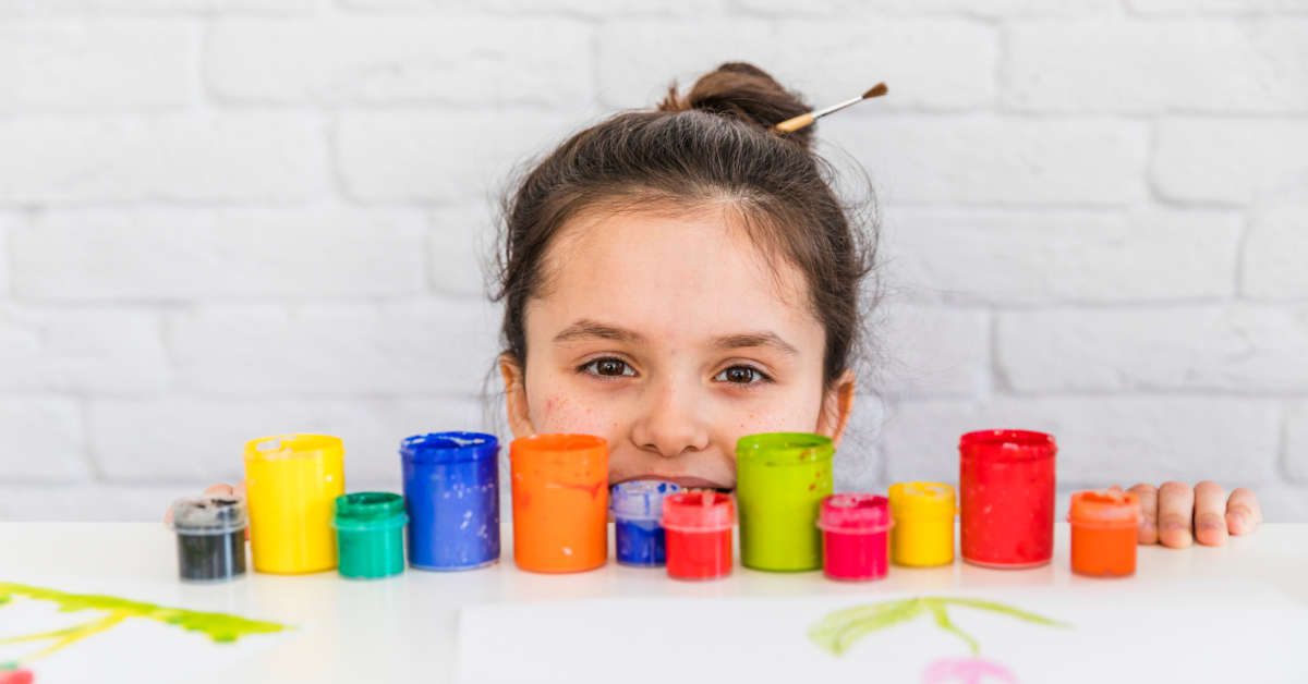 Kiedy dziecko rozpoznaje kolory? Jakie objawy mogą niepokoić?