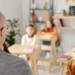 Dlaczego regularne zajęcia z angielskiego przyspieszają naukę u dzieci?