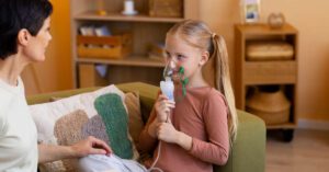 Jak oklepywać dziecko po inhalacji?