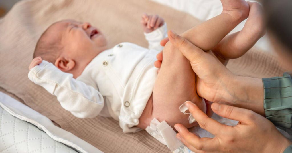 Czym smarować potówki u niemowlaka? Porady ekspertów