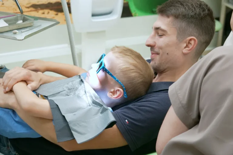 Zdrowe zęby od najmłodszych lat – jak skutecznie chronić zęby dziecka przed próchnicą?